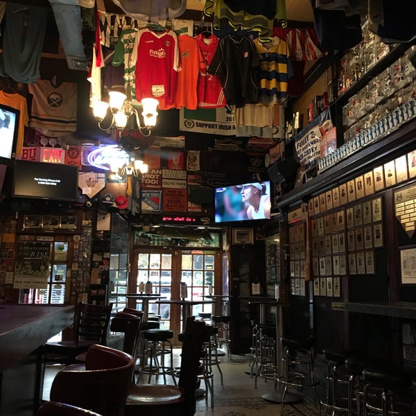 รูปภาพถ่ายที่ Foley&#39;s NY Pub &amp; Restaurant โดย Andrea M. เมื่อ 7/4/2018