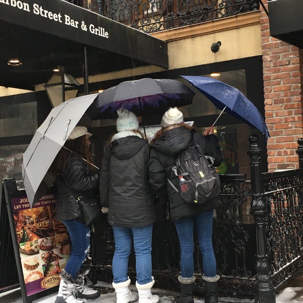 2/12/2019 tarihinde Andrea M.ziyaretçi tarafından Restaurant Row'de çekilen fotoğraf