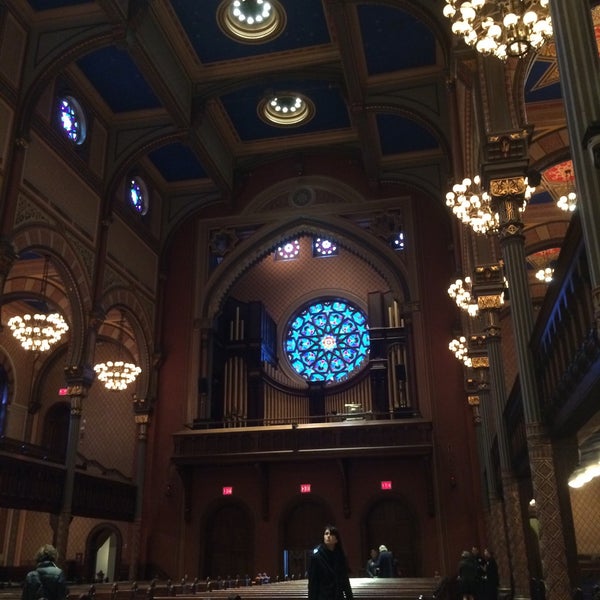 Снимок сделан в Central Synagogue пользователем Andrea M. 10/18/2015