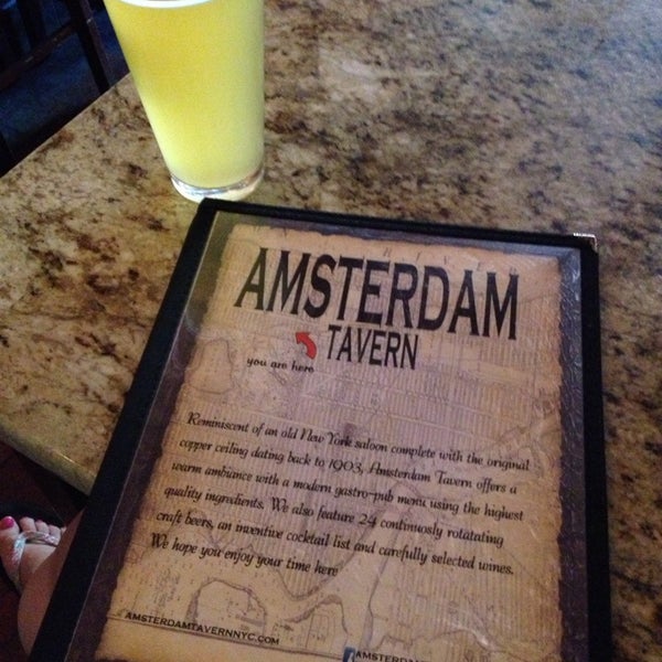 8/25/2013 tarihinde Andrea M.ziyaretçi tarafından Amsterdam Tavern'de çekilen fotoğraf