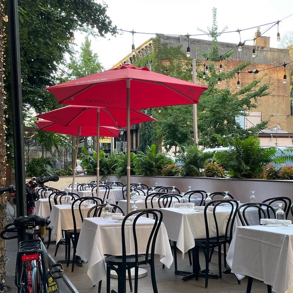 9/6/2023 tarihinde Andrea M.ziyaretçi tarafından Restaurant Row'de çekilen fotoğraf