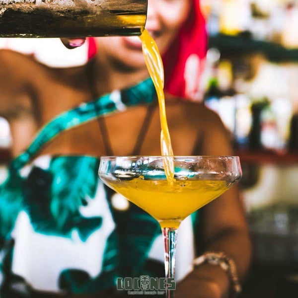 Foto scattata a Cocones Cocktail Bar da Cocones C. il 10/28/2017