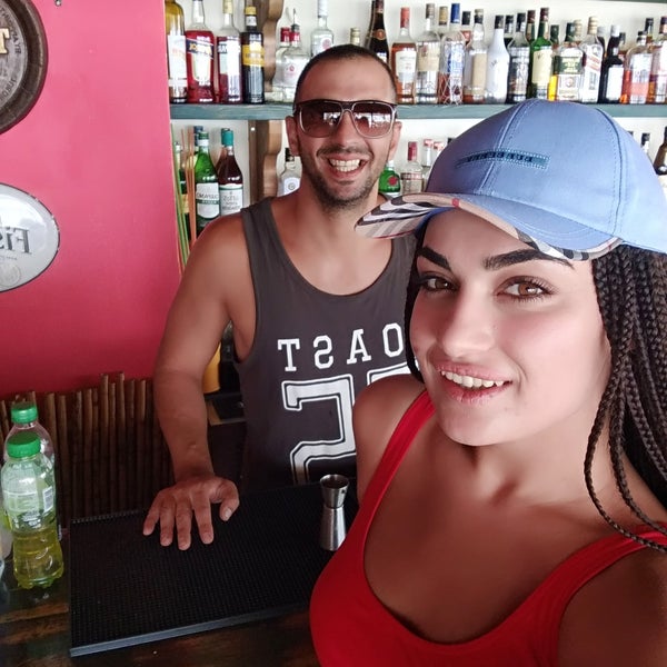 Foto scattata a Cocones Cocktail Bar da Cocones C. il 6/8/2018
