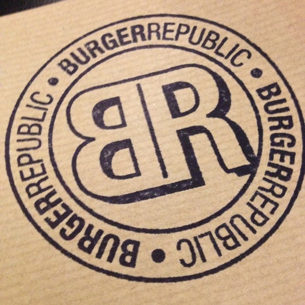 Foto tirada no(a) Burger Republic por Krystyna M. em 6/1/2013