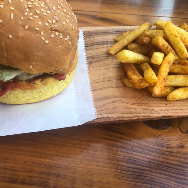 5/17/2019 tarihinde Damla K.ziyaretçi tarafından Cafe Burger 85'de çekilen fotoğraf