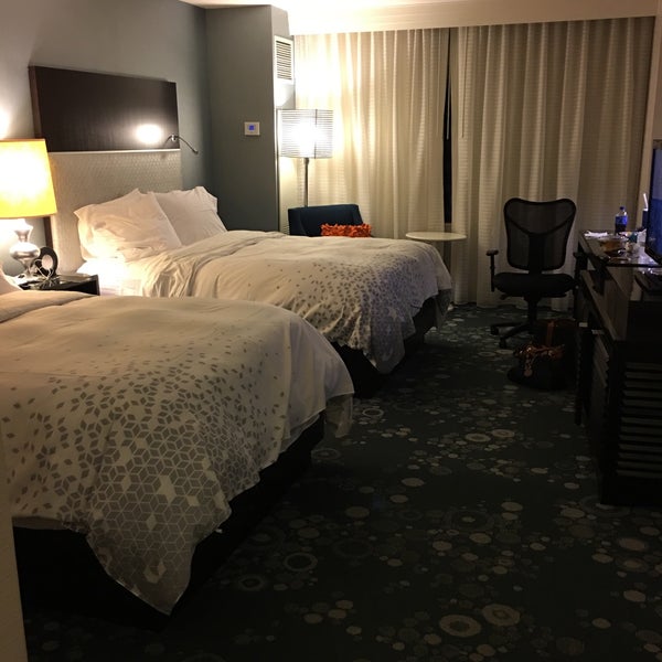 Foto tomada en Renaissance Arlington Capital View Hotel  por Alisha K. el 7/15/2017