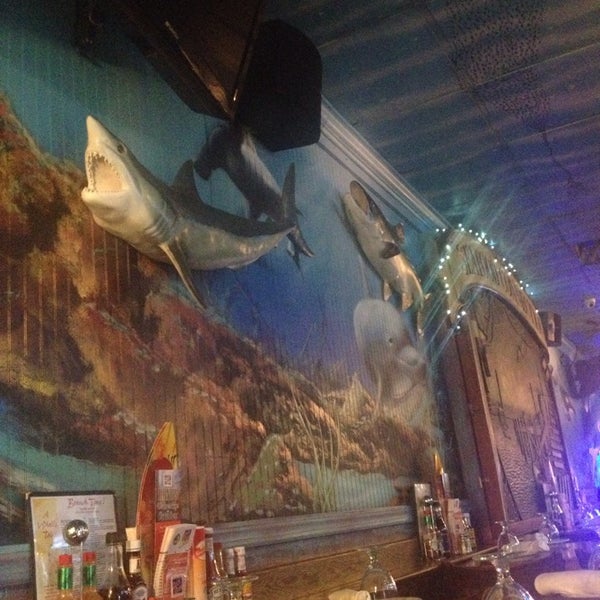 รูปภาพถ่ายที่ The Whale&#39;s Tale Oyster Bar, Chowder House &amp; Seafood Grill โดย Kaya P. เมื่อ 10/2/2014