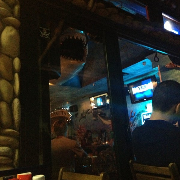 Foto tirada no(a) The Whale&#39;s Tale Oyster Bar, Chowder House &amp; Seafood Grill por Kaya P. em 8/7/2013