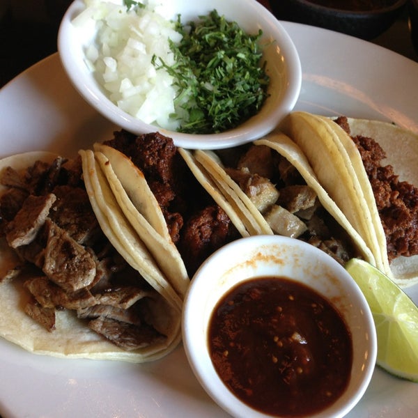 รูปภาพถ่ายที่ Salsa &amp; Agave Mexican Grill โดย RTWgirl A. เมื่อ 7/10/2013