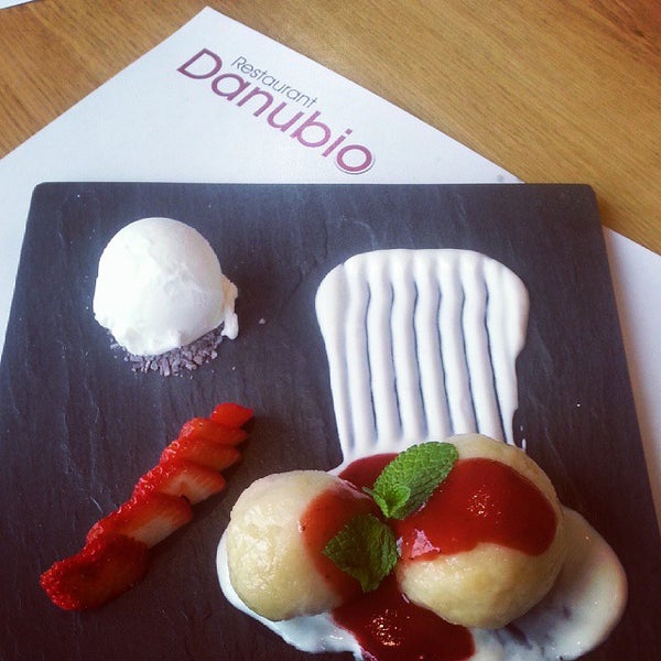 Foto diambil di Restaurant DANUBIO oleh Milan T. pada 10/10/2014