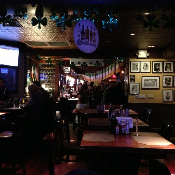 รูปภาพถ่ายที่ Langan&#39;s Pub &amp; Restaurant โดย Kurt A. เมื่อ 3/17/2013
