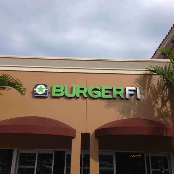 3/2/2013 tarihinde Kurt A.ziyaretçi tarafından BurgerFi'de çekilen fotoğraf