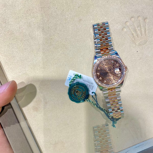 Dubai Duty Free Gold Shop مطار دبي الدولي 2 tips from 140 visitors