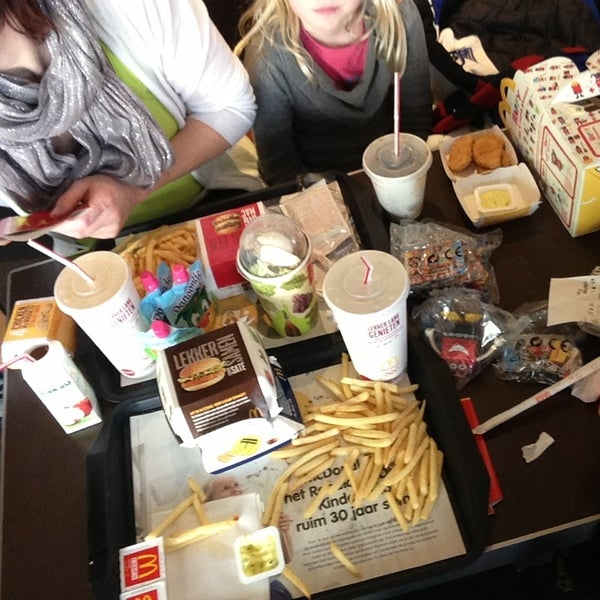 2/28/2013 tarihinde Arjan B.ziyaretçi tarafından McDonald&#39;s'de çekilen fotoğraf