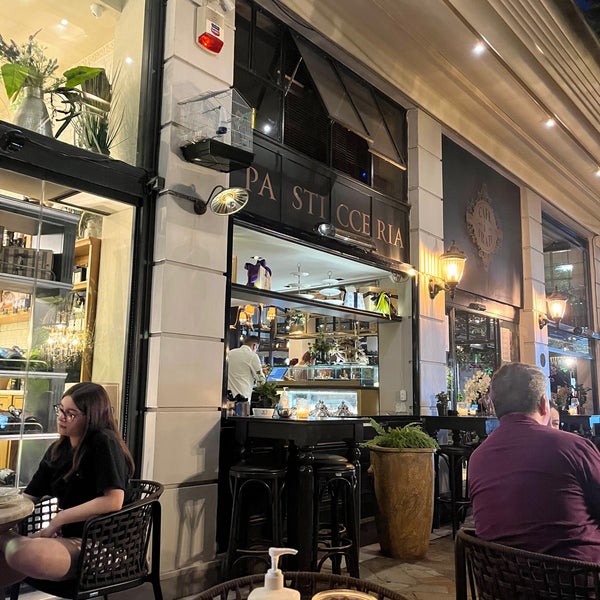 Foto tomada en Caffe I Frati - Mozzarella Bar  por Vassilis T. el 7/24/2022