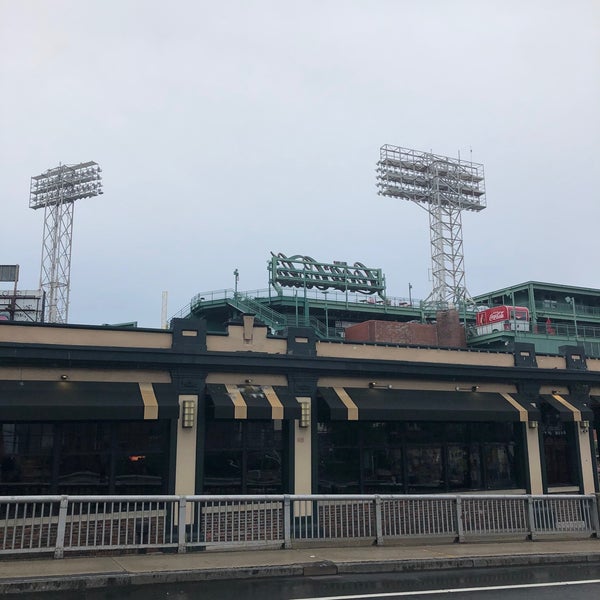 Das Foto wurde bei Red Sox Team Store von Vassilis T. am 10/8/2019 aufgenommen