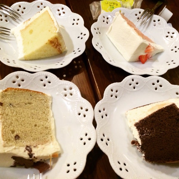 Chiffon cake is awesome ! Especially, black tea cake is worth tasting!