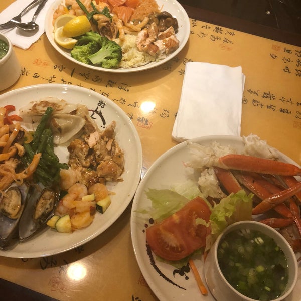 Photo taken at Ginza Japanese Buffet by Anna P. on 11/29/2017