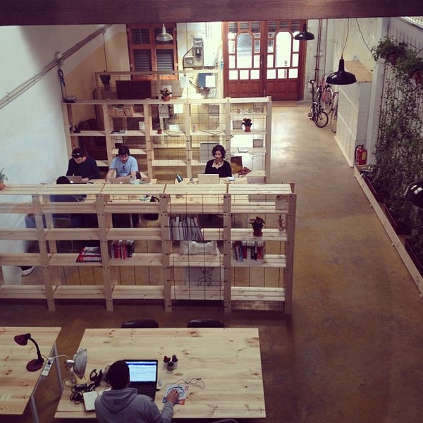 Photo prise au GARDEN :: coworking space &amp; atelier par Marta S. le4/15/2013
