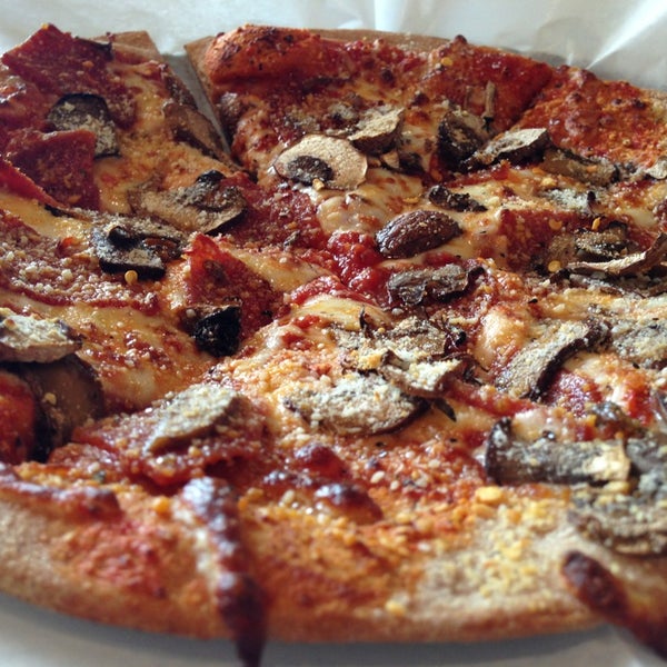Das Foto wurde bei The Healthy Pizza Company von Jorge S. am 5/23/2013 aufgenommen