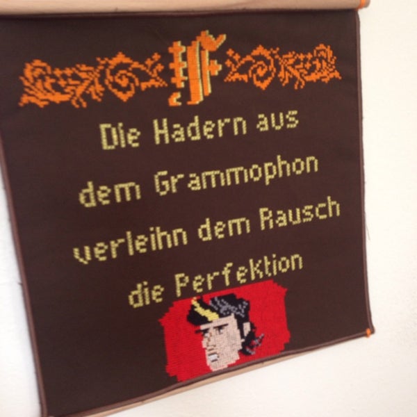 Foto tomada en Heurigenbuffet Zum Gschupftn Ferdl  por Alexander O. el 5/9/2014