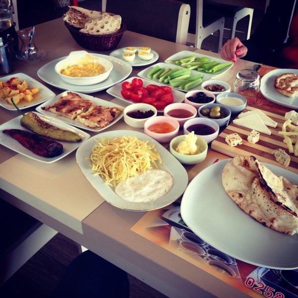 Photo taken at Florya Café &amp; Restaurant by Fevzi S. on 3/9/2014