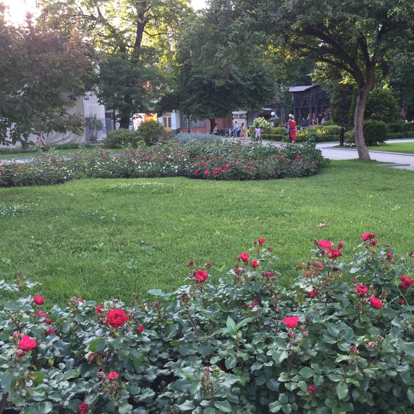 Das Foto wurde bei Eremitage-Garten von Dmitry D. am 6/17/2016 aufgenommen