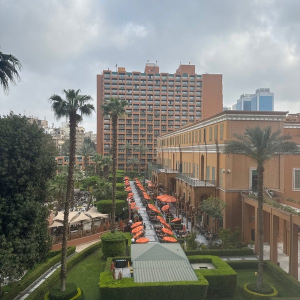 Foto diambil di Cairo Marriott Hotel &amp; Omar Khayyam Casino oleh B pada 4/14/2024