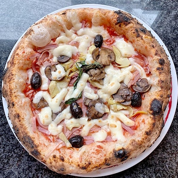 Photo prise au La Vita e Bella &amp; La Pizza è Bella Gourmet par La Vita e Bella &amp; La Pizza è Bella Gourmet le5/19/2019