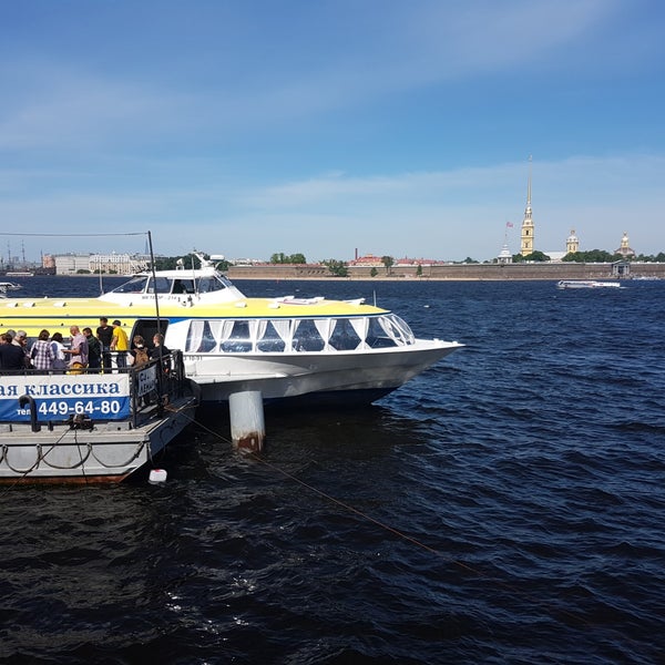 Откуда отходит метеор в петергоф. Метеор санкт-петербург петергоф. метеор в петергоф. метеор до петергофа. метеор до петергофа внутри.