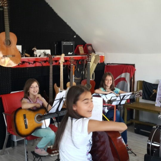 Foto tomada en Barış Müzik Ritim Atölyesi &amp; Prova Stüdyosu  por Barış Ş. el 5/29/2014