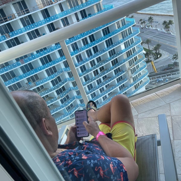 Foto tomada en Hilton Fort Lauderdale Beach Resort  por Sonny Q. el 5/16/2021