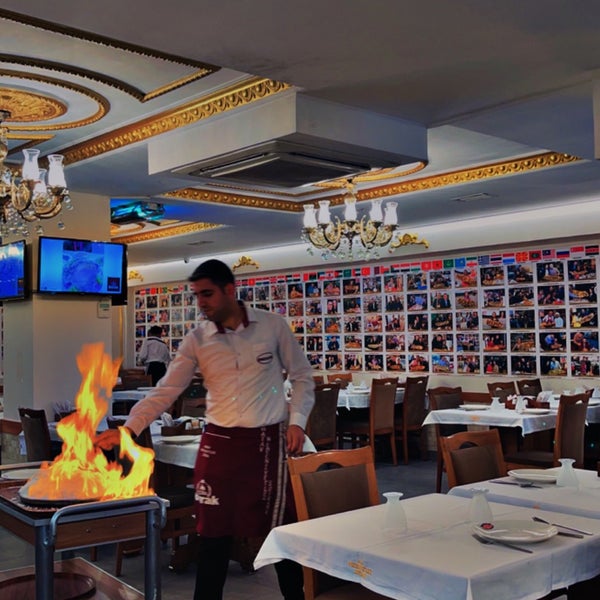 Photo taken at Al Madina Restaurant by 🧜🏻‍♀️ on 9/21/2022