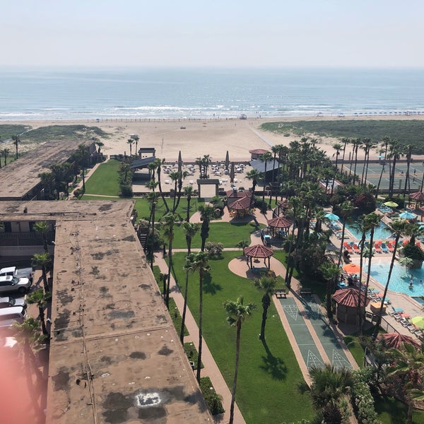 รูปภาพถ่ายที่ Isla Grand Beach Resort โดย Hector เมื่อ 6/8/2019