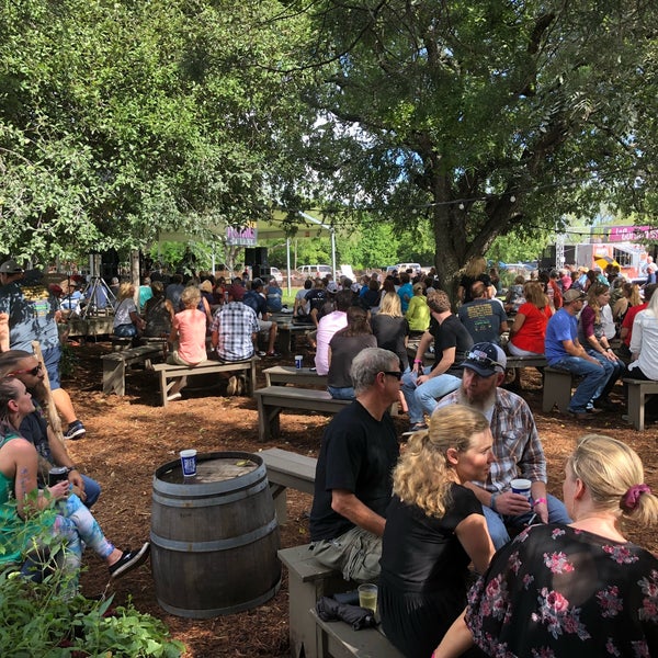 10/7/2018 tarihinde Hectorziyaretçi tarafından The Grapevine Texas Wine Bar'de çekilen fotoğraf