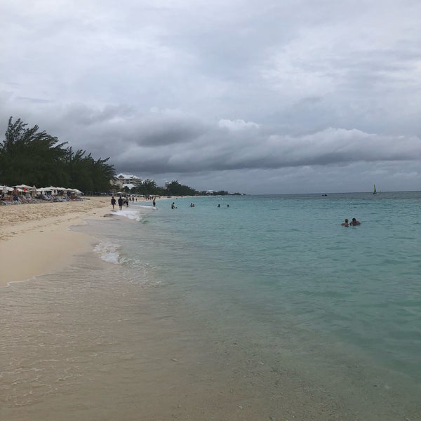 Снимок сделан в The Westin Grand Cayman Seven Mile Beach Resort &amp; Spa пользователем Daniel S. 5/21/2018