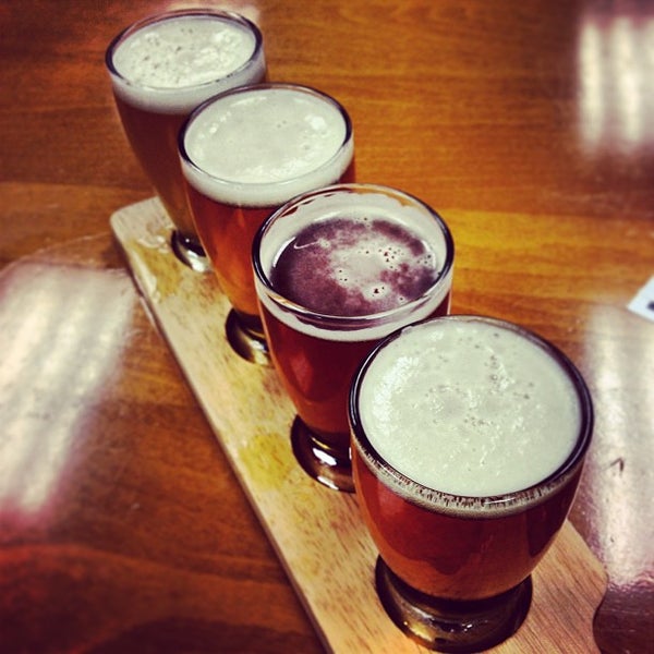 Foto diambil di The Phoenix Ale Brewery oleh Sydney H. pada 2/10/2013