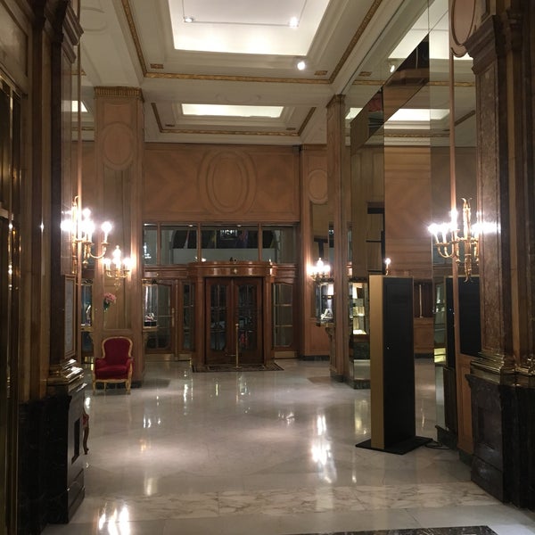 Foto diambil di Alvear Palace Hotel oleh Pascal L. pada 6/26/2018
