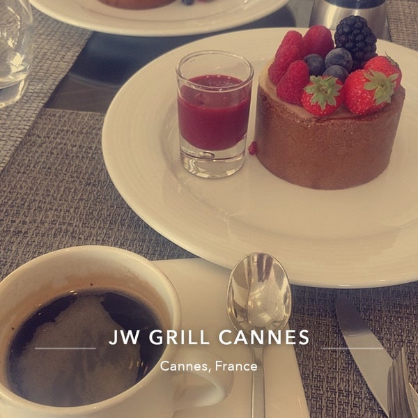 Снимок сделан в JW Grill Cannes пользователем Dan 8/15/2019