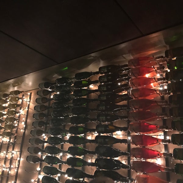 3/28/2017에 Maxim R.님이 ENO Wine Bar에서 찍은 사진