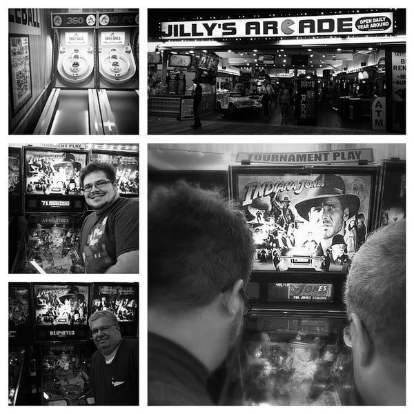Das Foto wurde bei JiLLy&#39;s Arcade von Brian F. am 9/2/2014 aufgenommen