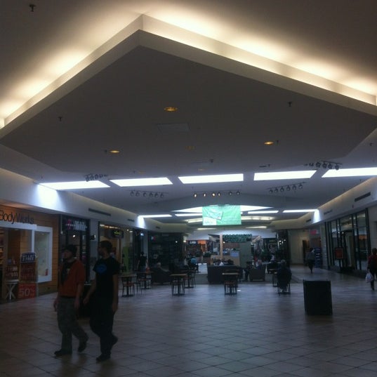 Снимок сделан в Marketplace Mall пользователем AL-Othman A. 10/25/2012