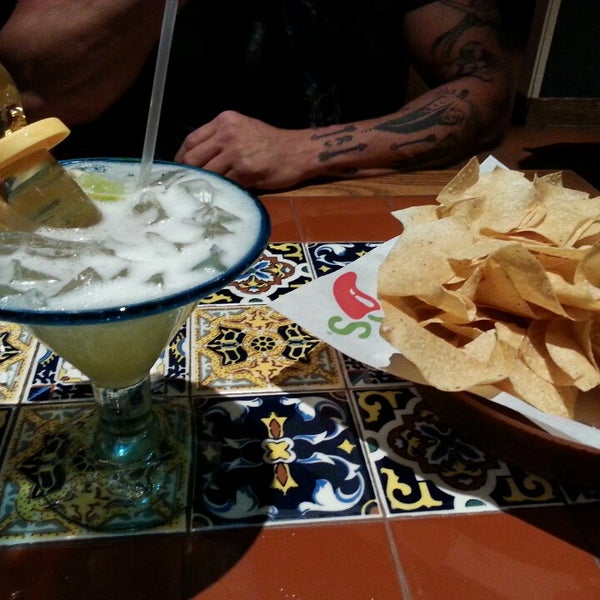 Photo taken at Chili&#39;s Grill &amp; Bar by Amber T. on 1/24/2014