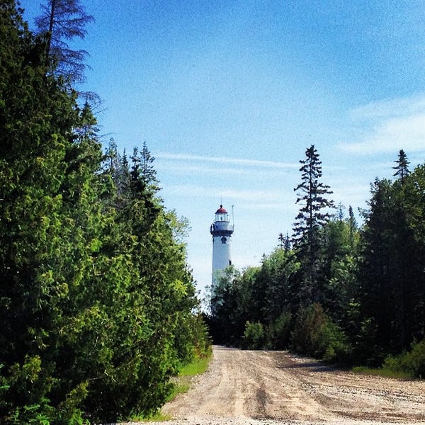 รูปภาพถ่ายที่ New Presque Isle Lighthouse โดย Robert E. เมื่อ 7/1/2013