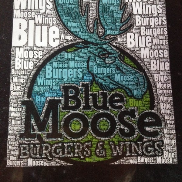 Снимок сделан в Blue Moose Burgers &amp; Wings пользователем Darren F. 4/6/2014