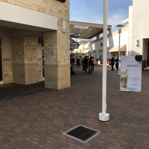 Photo taken at Grand Prairie Premium Outlets by D Z. on 12/1/2017
