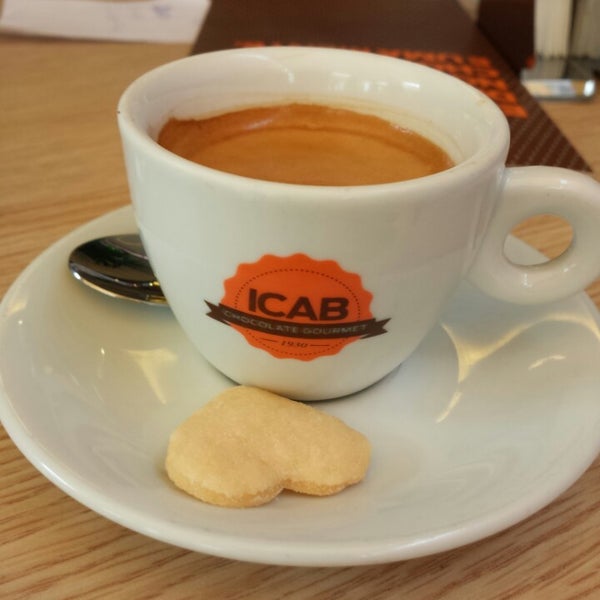 Photo taken at Icab Chocolate Gourmet by Daniela V. on 10/25/2013