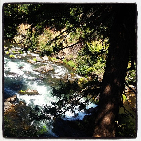 Rogue River Scenic Lookout in Shady Cove