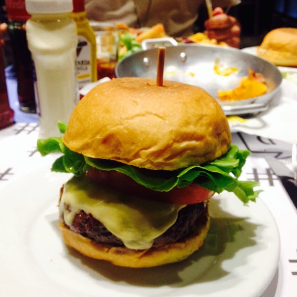 Soul burger ул новый арбат 22. Soul бургер меню. Soul burger большой сухаревский пер. Бургер хероес новый арбат. Блэк стар бургер москва арбат.