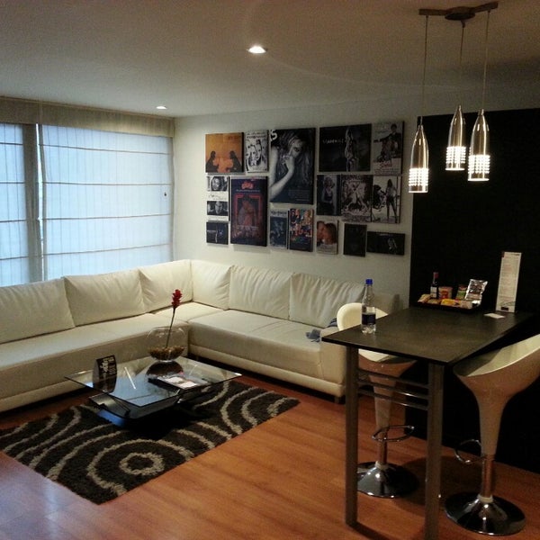 4/28/2013にDiego D.がCelebrities Suites &amp; Apartmentsで撮った写真